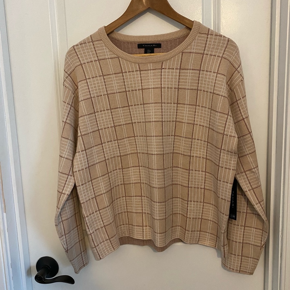 NWT Tahari Neutral Plaid Crewneck Sweater in Beige and Cream